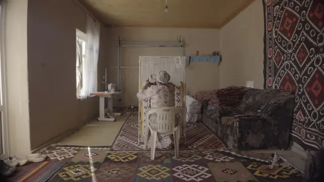 Shot from movie Do You Know That I'm With You by Darya Andijan